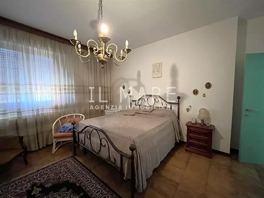 Immagine 18 di Villa in vendita  a Massa