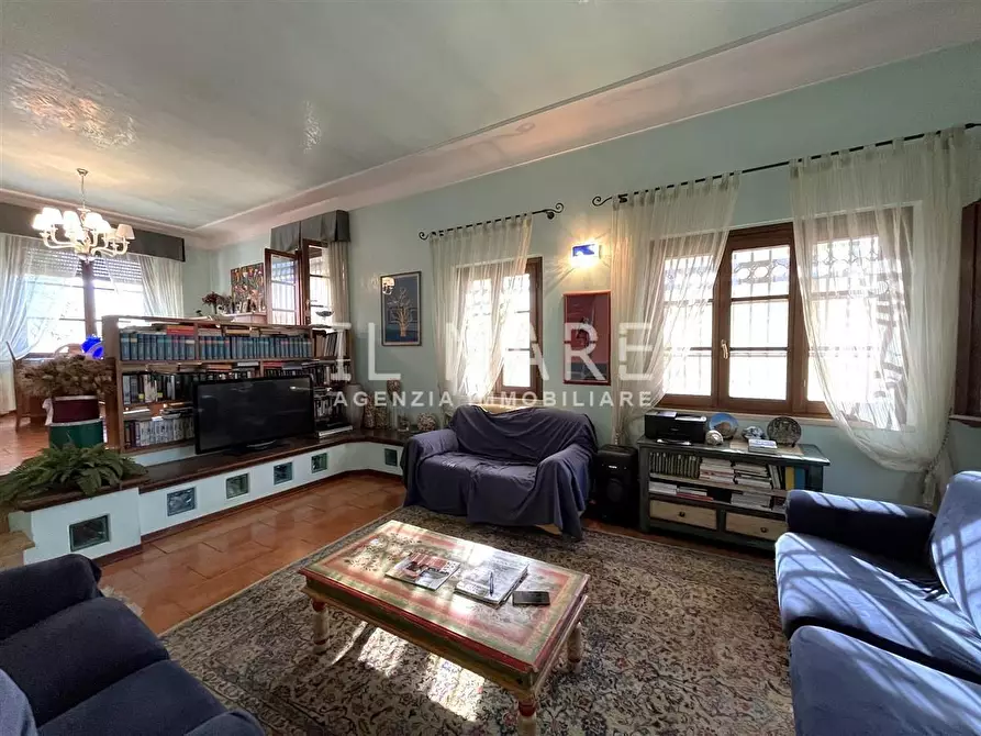 Immagine 4 di Villa in vendita  a Massa