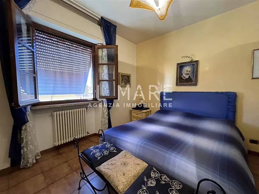 Immagine 15 di Villa in vendita  a Massa