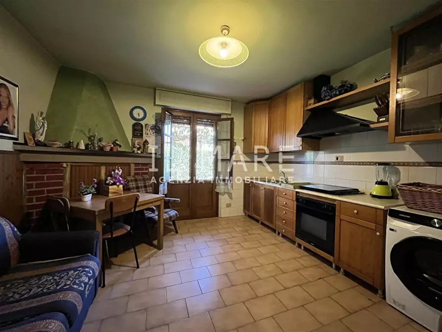 Immagine 12 di Villa in vendita  a Massa