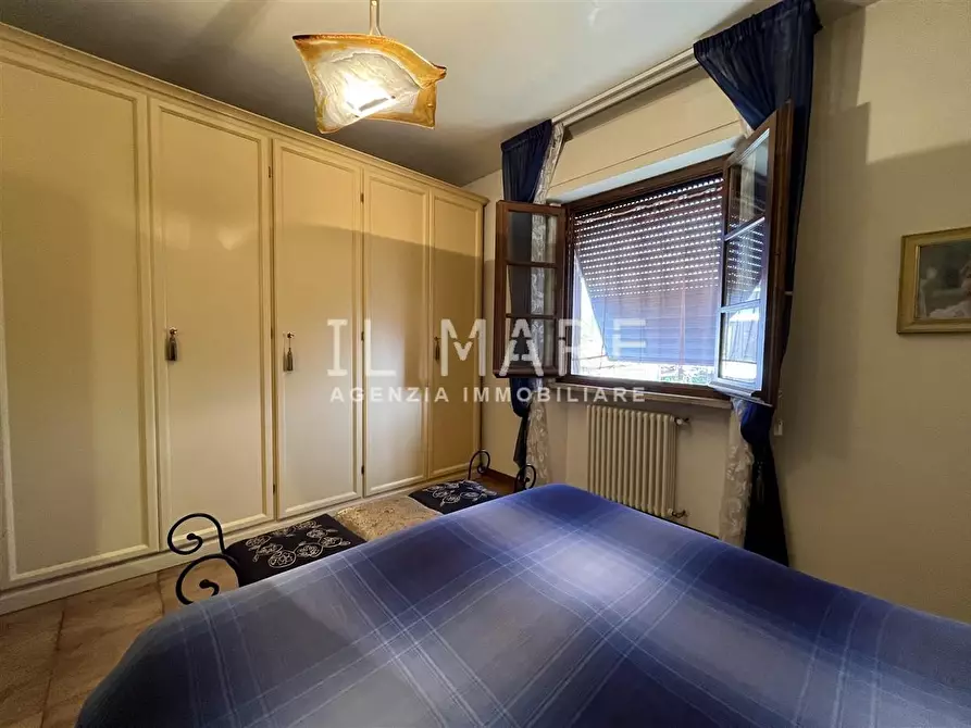 Immagine 14 di Villa in vendita  a Massa