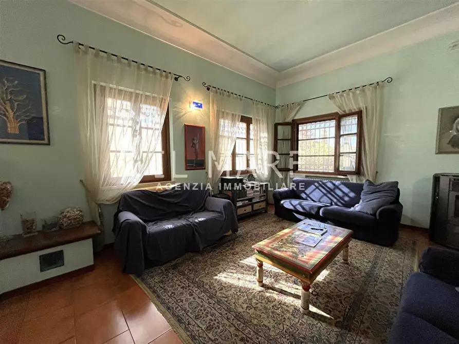 Immagine 7 di Villa in vendita  a Massa