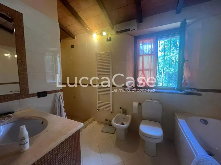 Immagine 28 di Rustico / casale in vendita  a Capannori