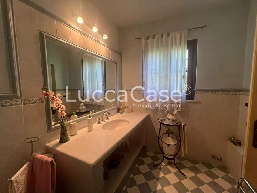 Immagine 21 di Rustico / casale in vendita  a Capannori