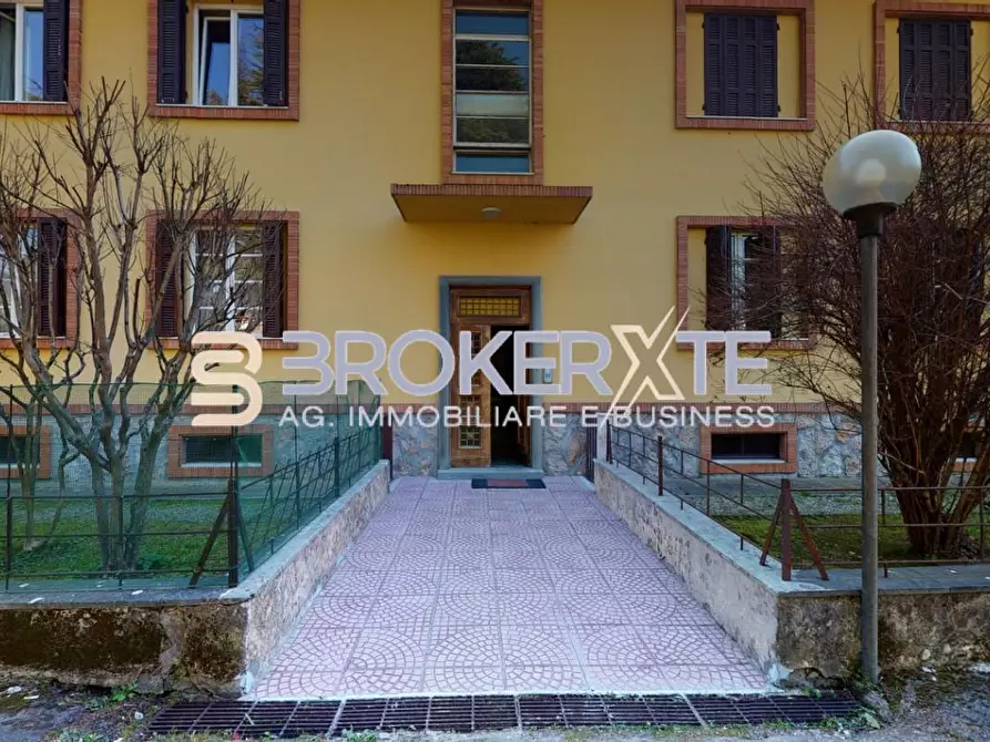 Immagine 2 di Appartamento in vendita  a Massa