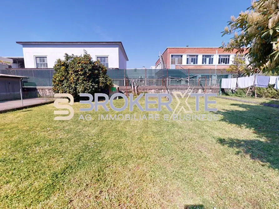 Immagine 1 di Appartamento in vendita  a Massa