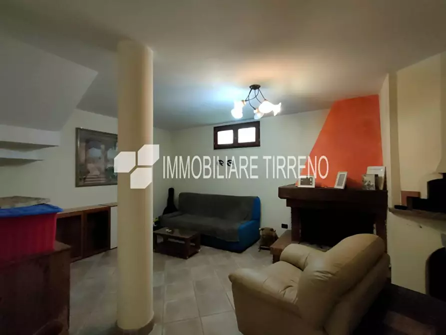 Immagine 19 di Villa in vendita  a Massa