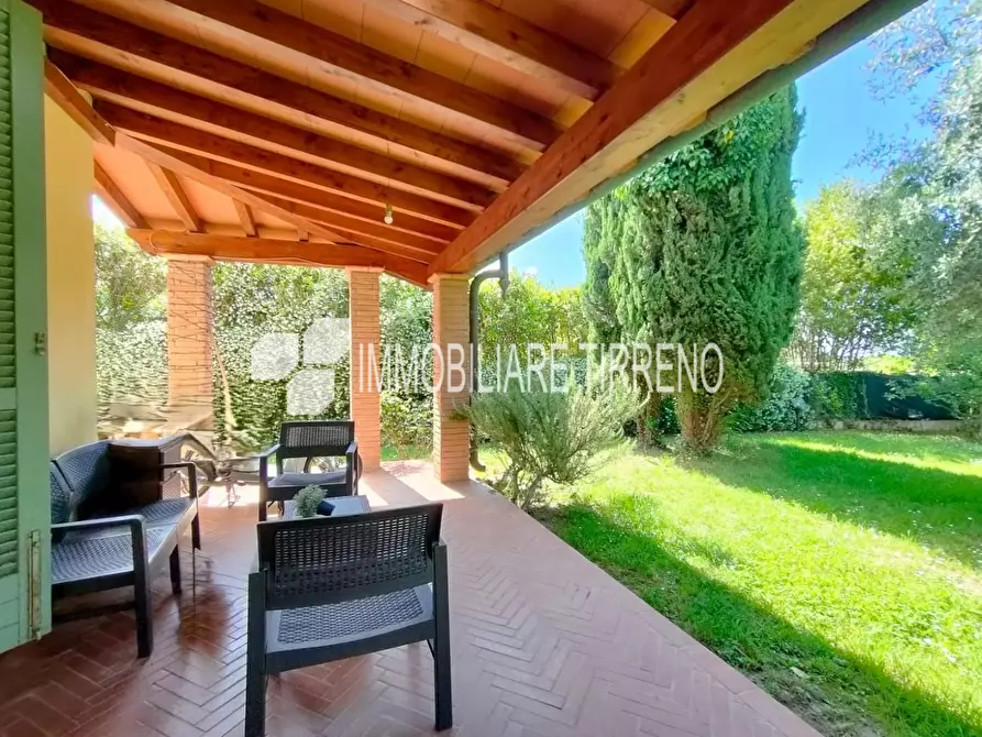 Immagine 4 di Villa in vendita  a Massa
