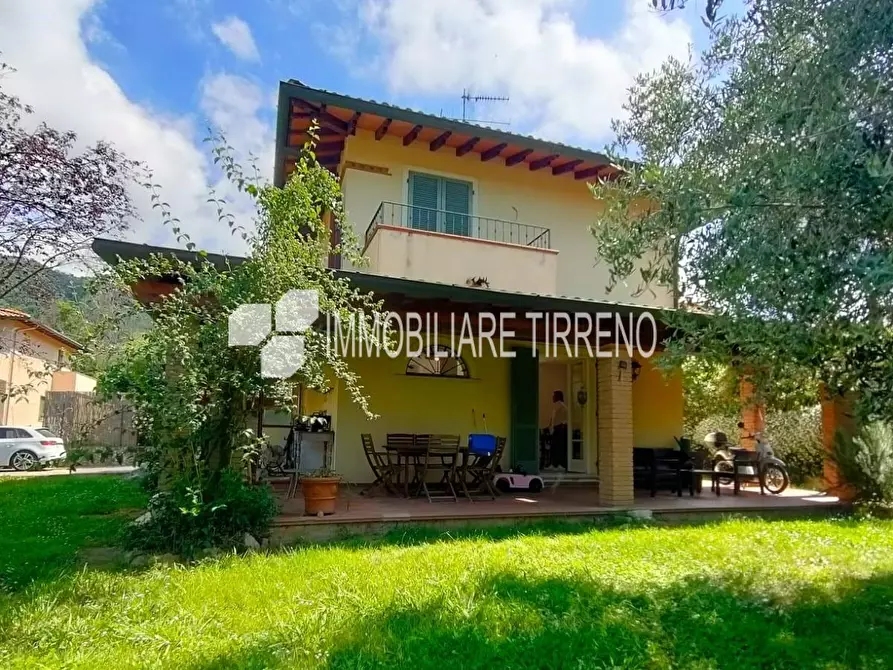 Immagine 22 di Villa in vendita  a Massa