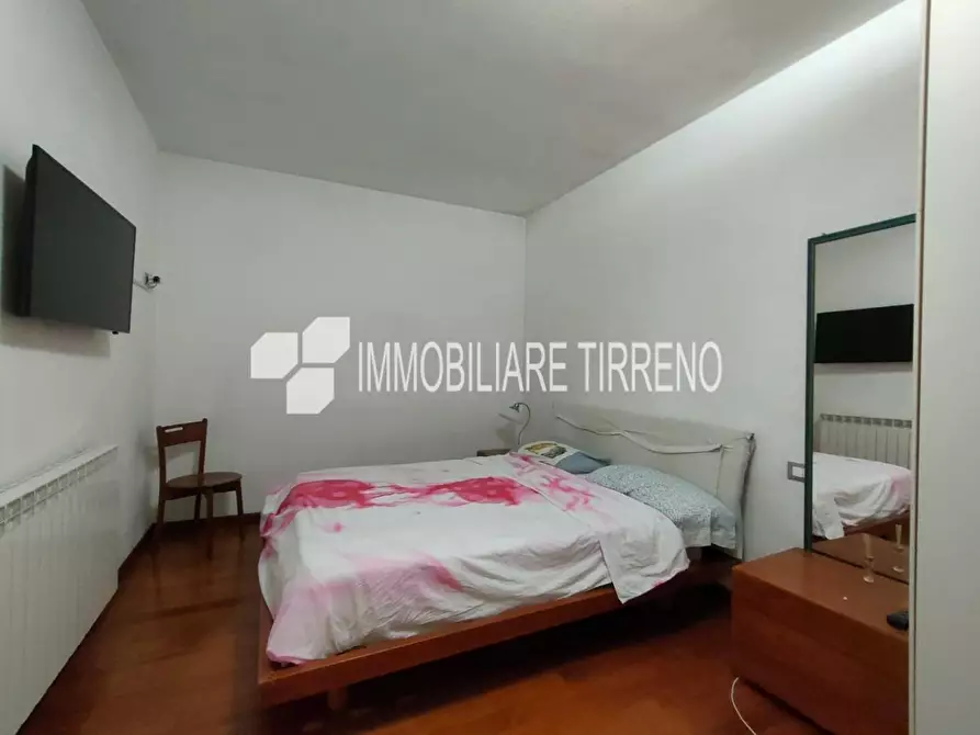 Immagine 14 di Villa in vendita  a Massa