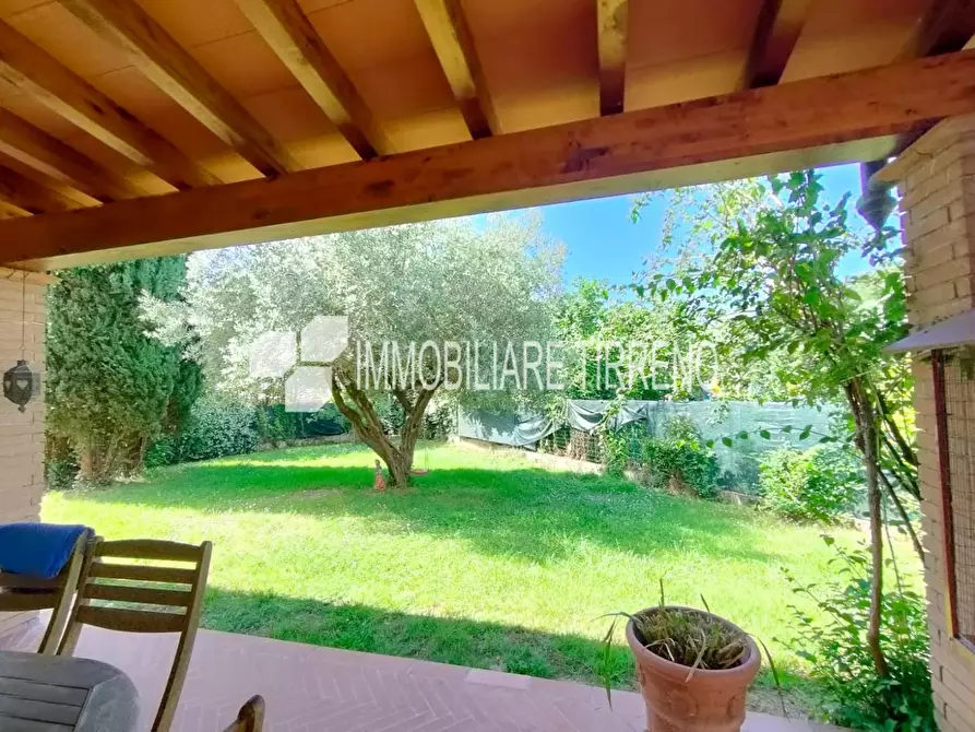 Immagine 6 di Villa in vendita  a Massa