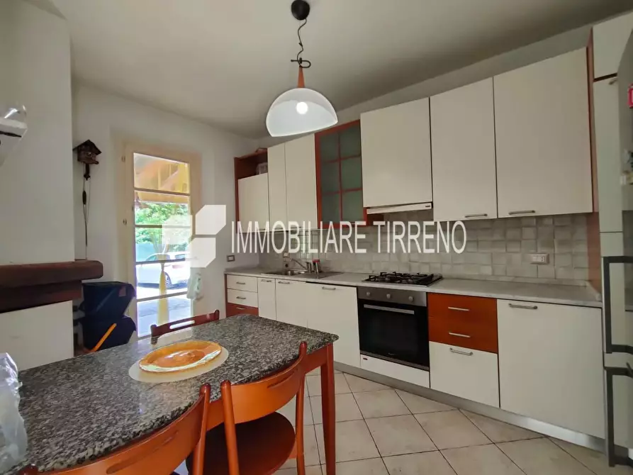 Immagine 25 di Villa in vendita  a Massa