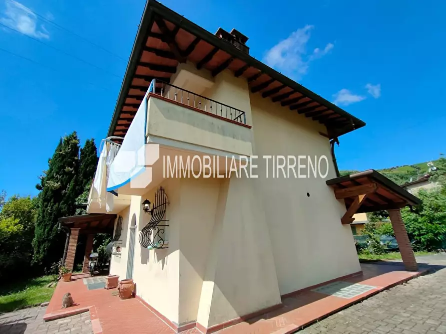 Immagine 2 di Villa in vendita  a Massa