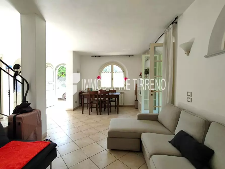 Immagine 23 di Villa in vendita  a Massa