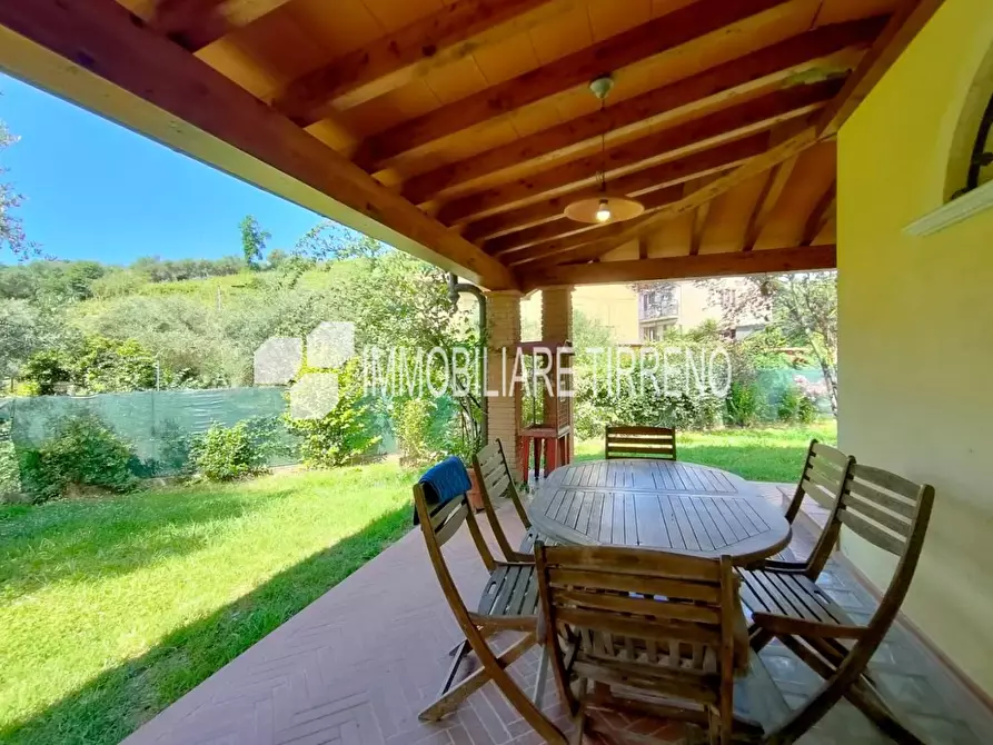 Immagine 5 di Villa in vendita  a Massa