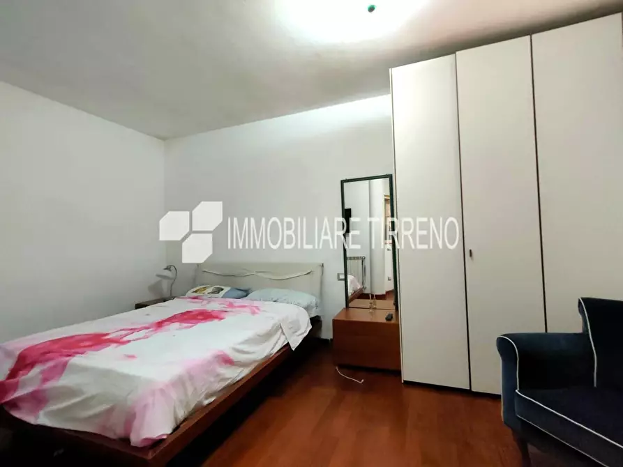 Immagine 12 di Villa in vendita  a Massa