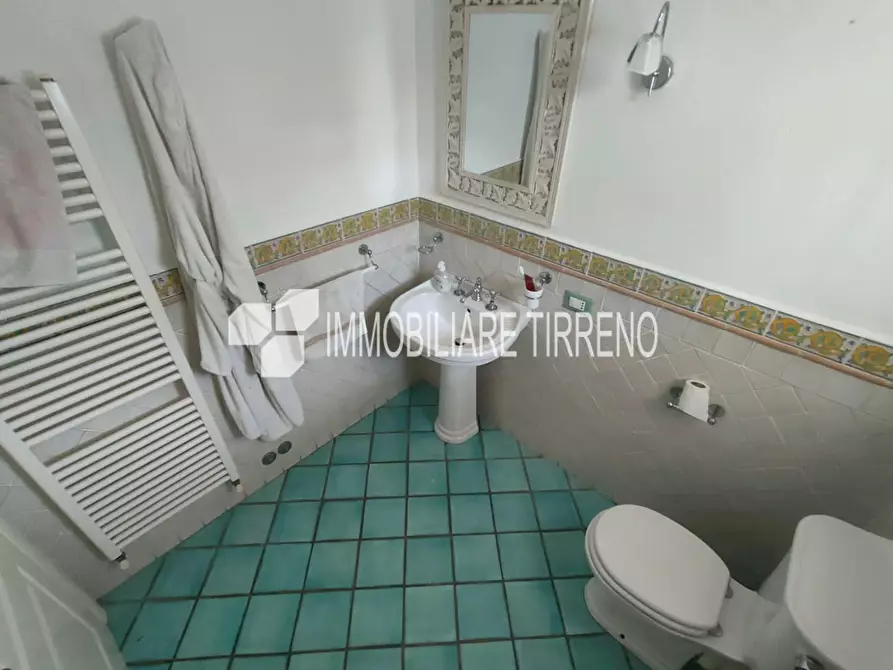 Immagine 16 di Villa in vendita  a Massa