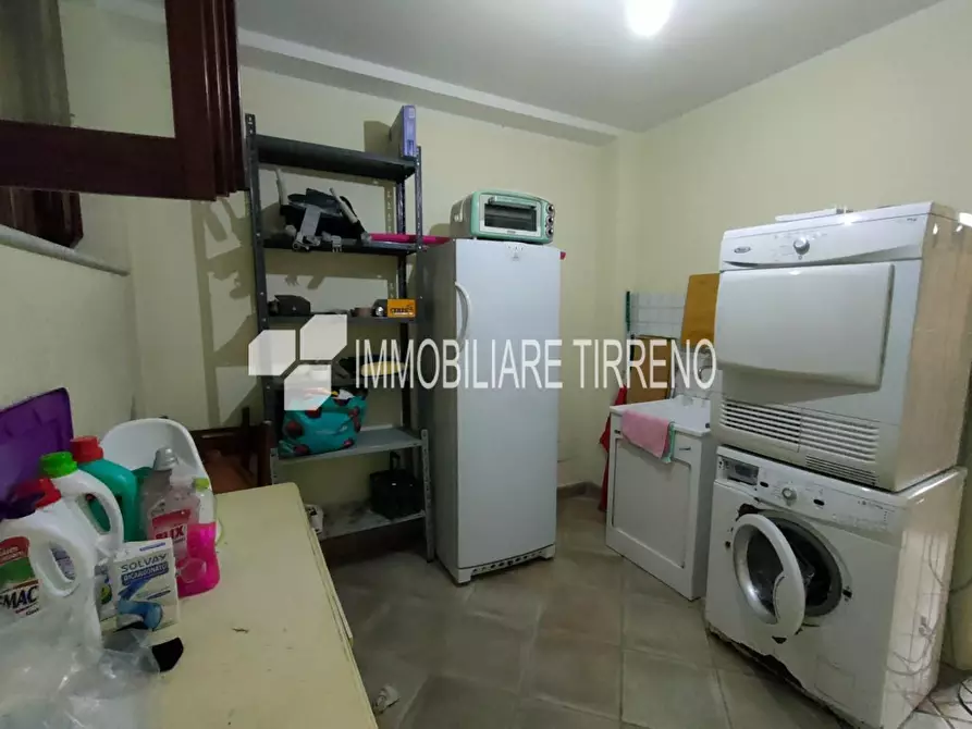 Immagine 21 di Villa in vendita  a Massa