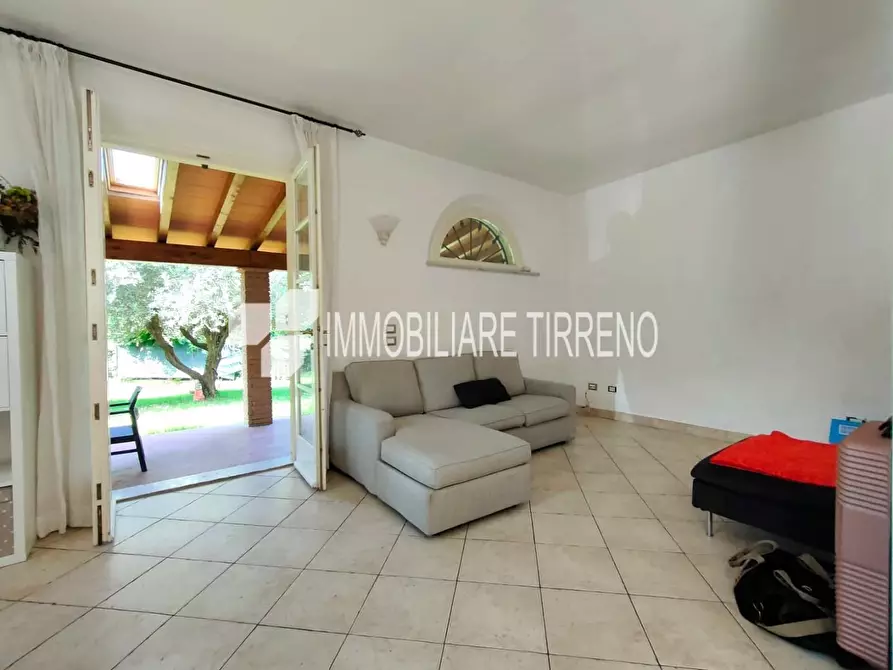 Immagine 7 di Villa in vendita  a Massa