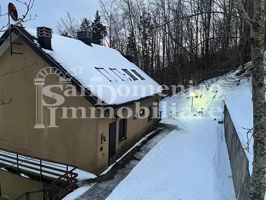 Immagine 1 di Casa bifamiliare in vendita  a Castiglione Di Garfagnana