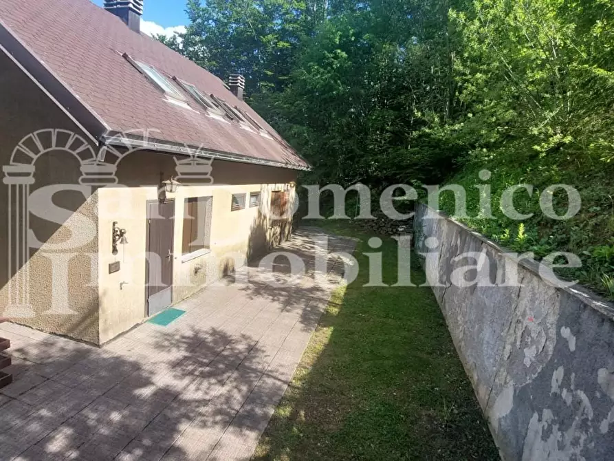 Immagine 2 di Casa bifamiliare in vendita  a Castiglione Di Garfagnana