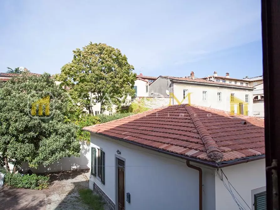 Immagine 21 di Appartamento in vendita  a Lucca