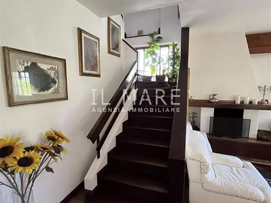 Immagine 13 di Villa in vendita  a Massa