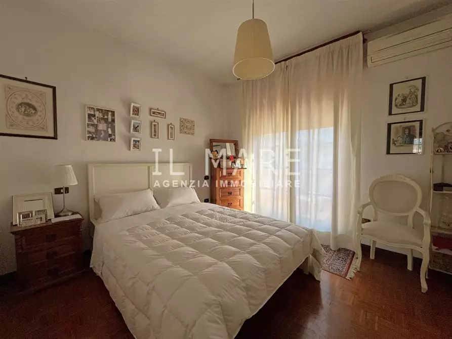 Immagine 16 di Villa in vendita  a Massa