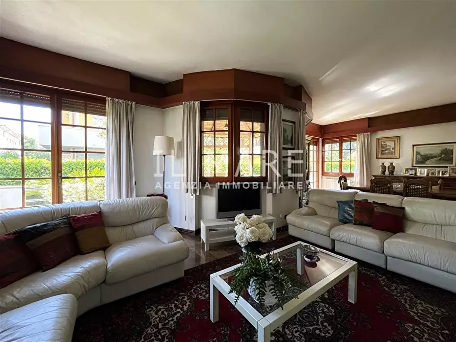 Immagine 6 di Villa in vendita  a Massa