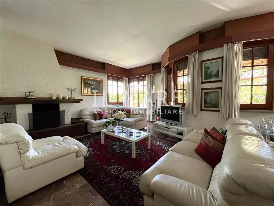 Immagine 5 di Villa in vendita  a Massa