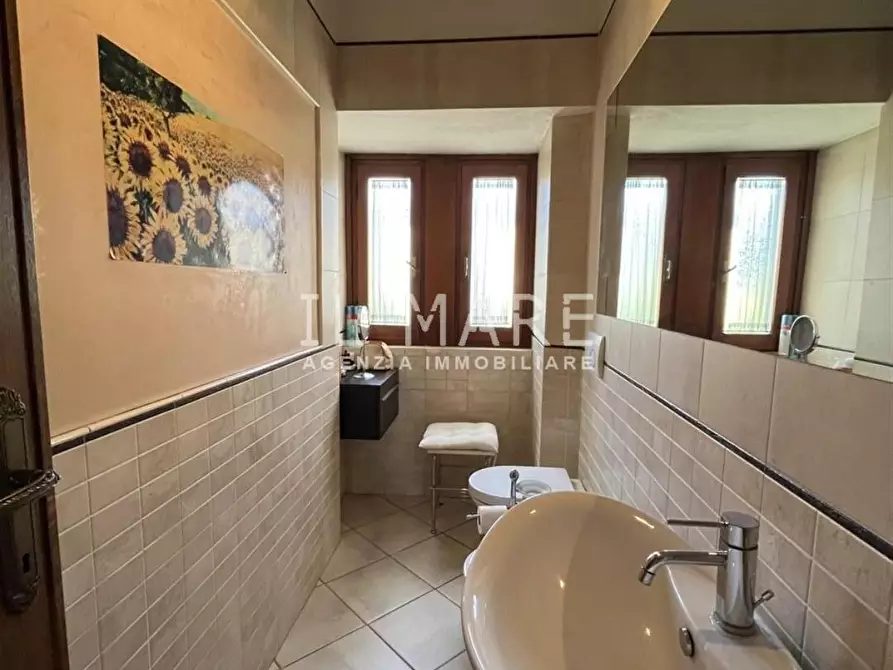 Immagine 22 di Villa in vendita  a Massa