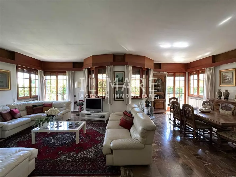 Immagine 4 di Villa in vendita  a Massa