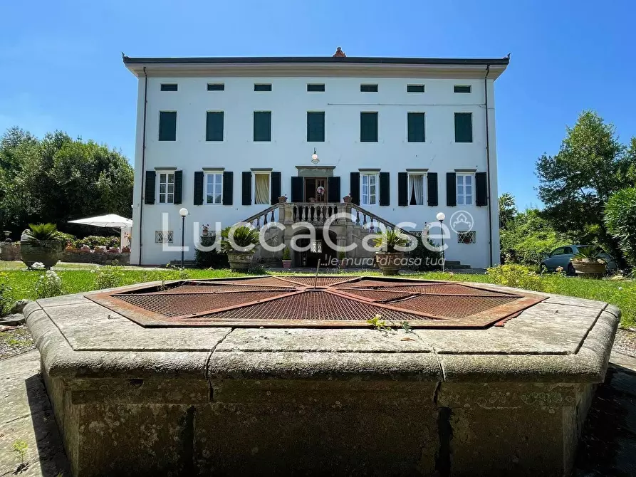 Immagine 1 di Porzione di casa in vendita  a Capannori