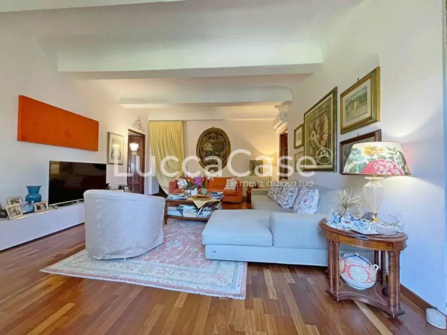 Immagine 10 di Porzione di casa in vendita  a Capannori