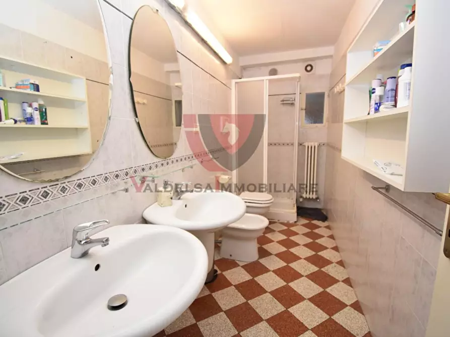 Immagine 21 di Appartamento in vendita  a Siena