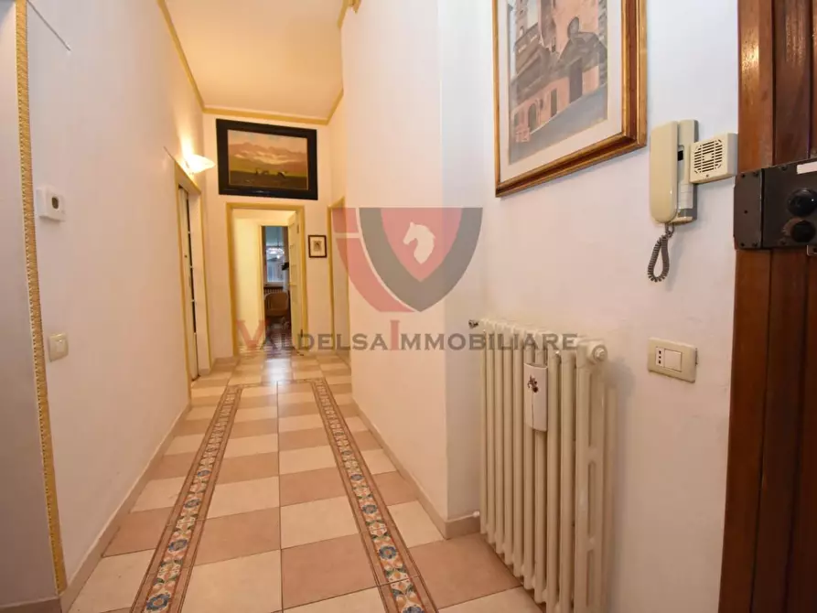 Immagine 11 di Appartamento in vendita  a Siena