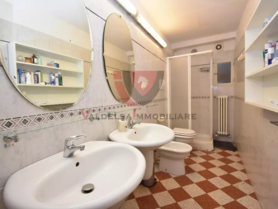 Immagine 23 di Appartamento in vendita  a Siena