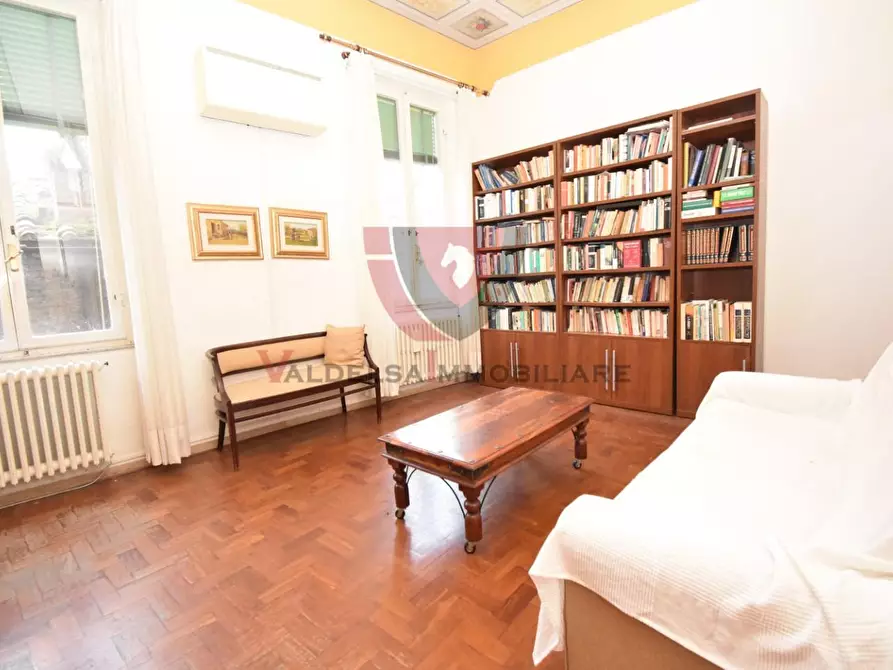 Immagine 3 di Appartamento in vendita  a Siena