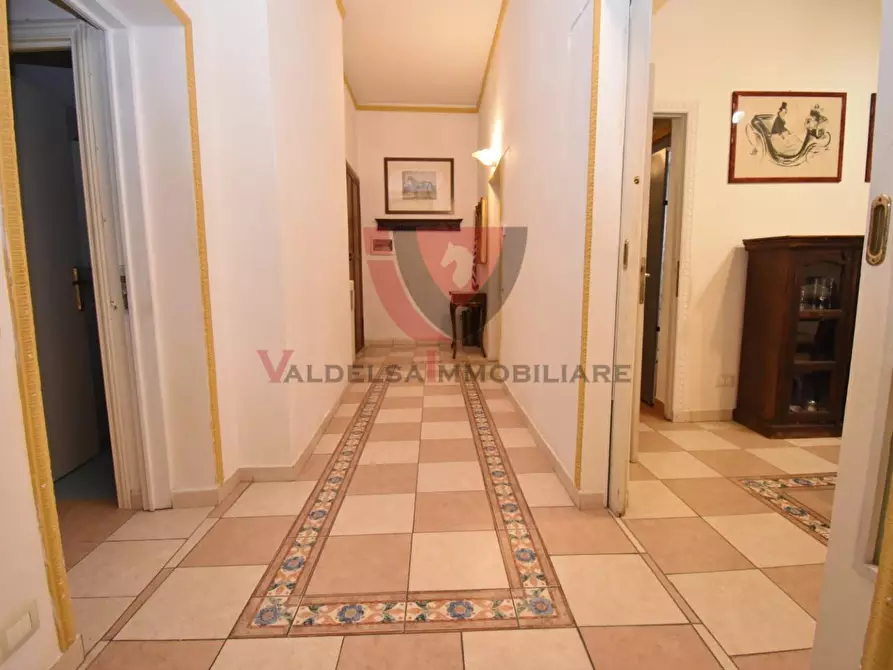 Immagine 2 di Appartamento in vendita  a Siena