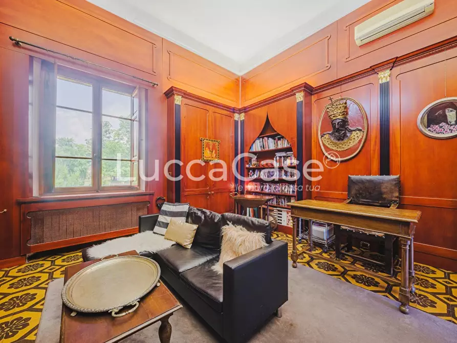 Immagine 31 di Villa in vendita  a Lucca