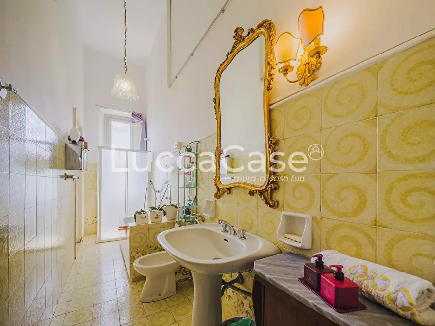 Immagine 48 di Villa in vendita  a Lucca