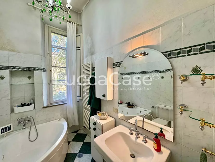 Immagine 22 di Villa in vendita  a Lucca