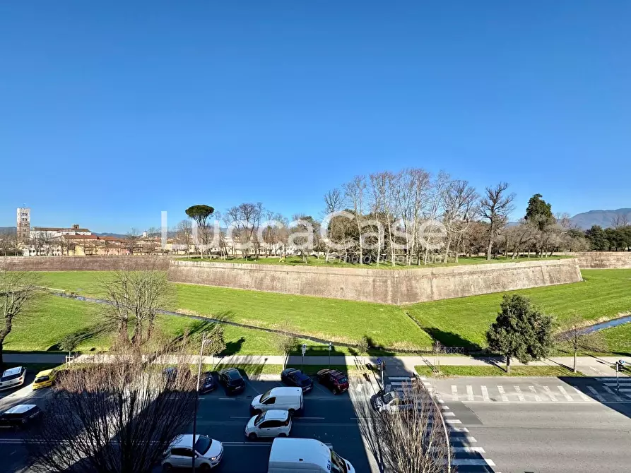 Immagine 35 di Villa in vendita  a Lucca