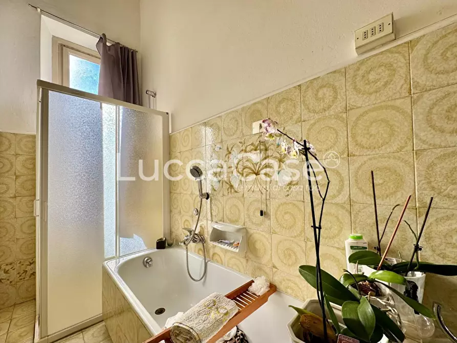 Immagine 46 di Villa in vendita  a Lucca