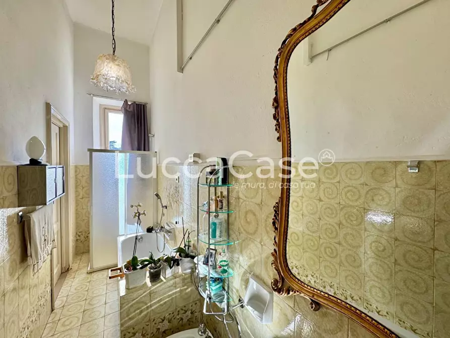Immagine 47 di Villa in vendita  a Lucca