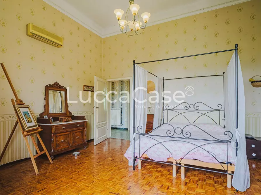 Immagine 43 di Villa in vendita  a Lucca