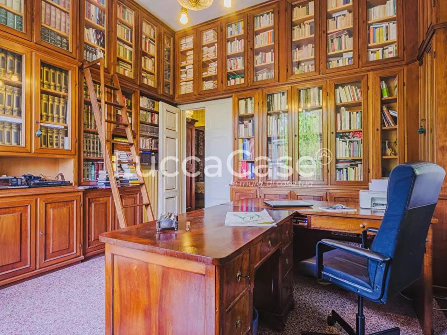 Immagine 27 di Villa in vendita  a Lucca