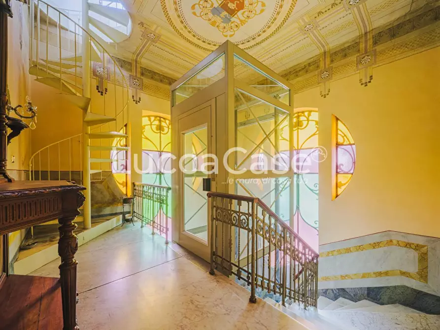 Immagine 49 di Villa in vendita  a Lucca