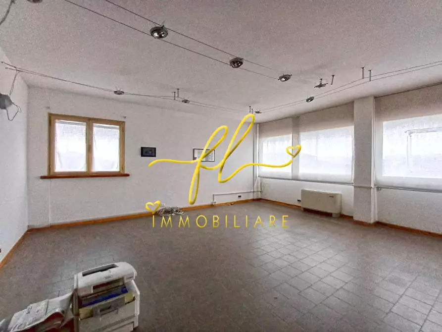 Immagine 4 di Ufficio in vendita  a Castagneto Carducci
