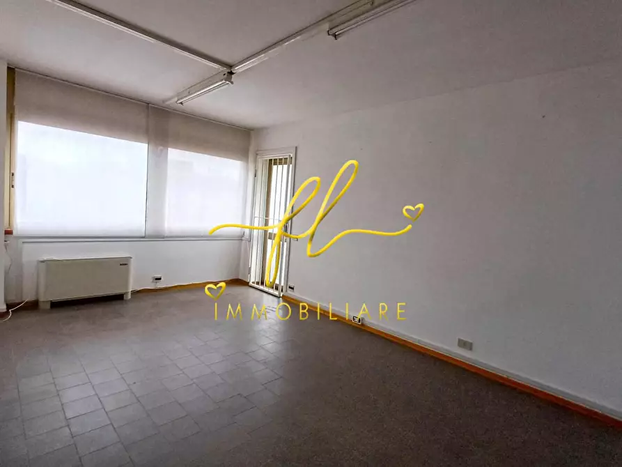 Immagine 7 di Ufficio in vendita  a Castagneto Carducci